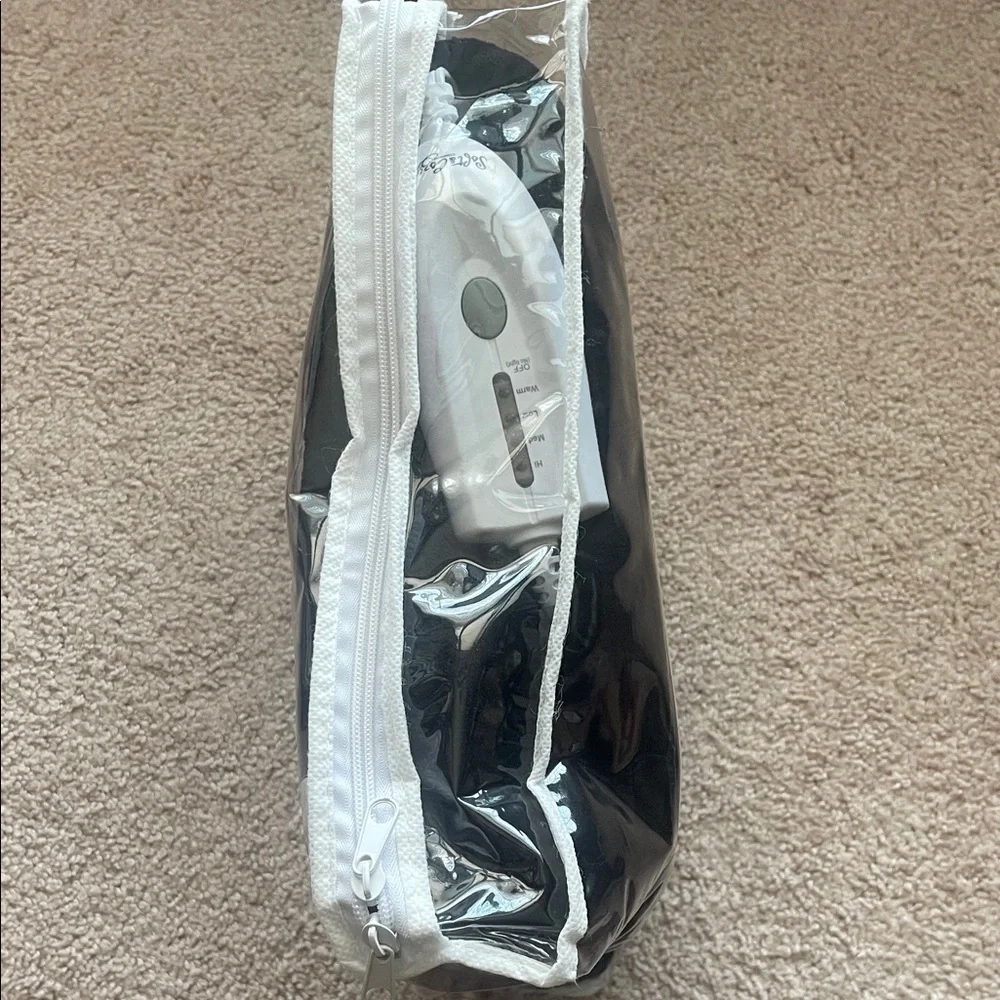 NWT Black Heated Reader’s Wrap with Pockets